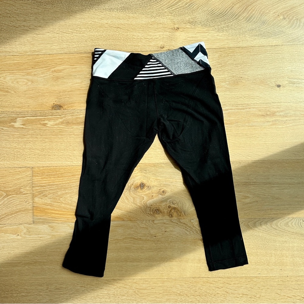 Lululemon mid rise cropped leggings butter - M